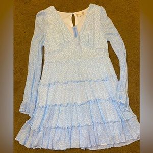 Light blue dress + white flowers 🦋🤍